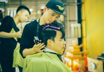 2. Cắt tạo kiểu với Barber chính hiệu